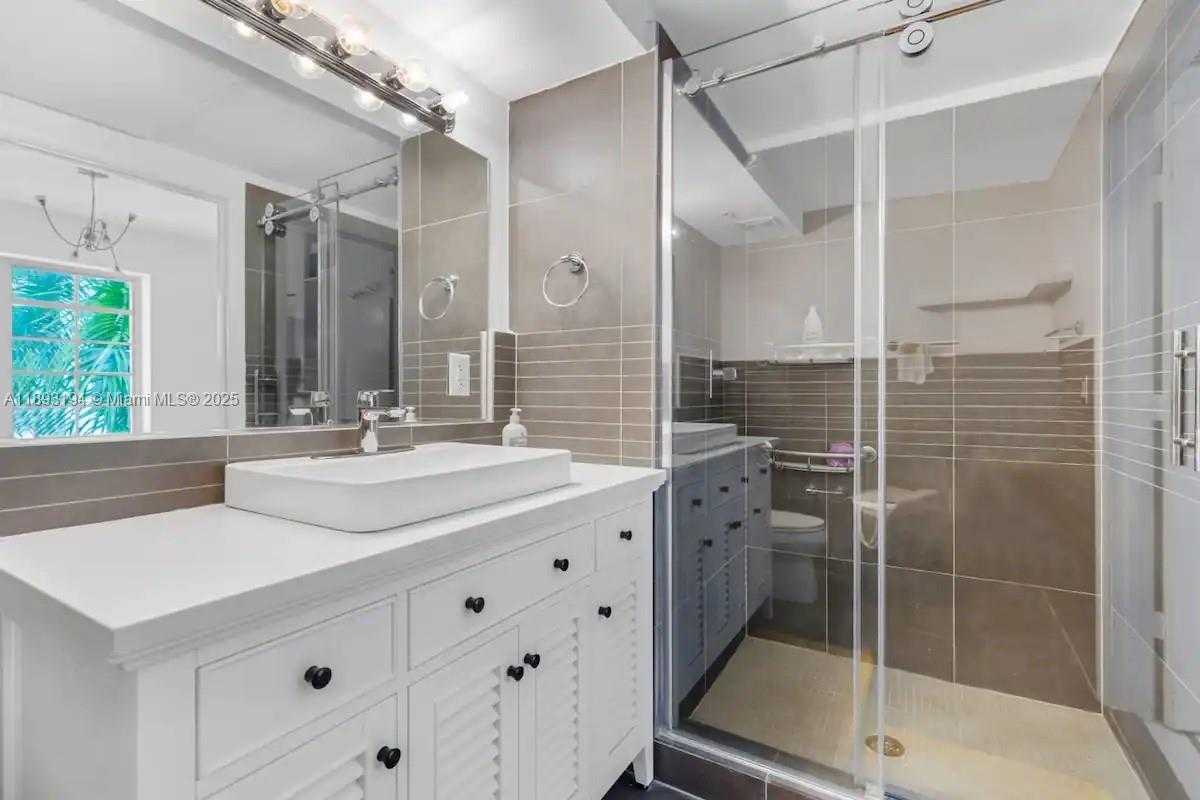 Small Image of 435 21ST ST #311, Miami Beach Number 13
