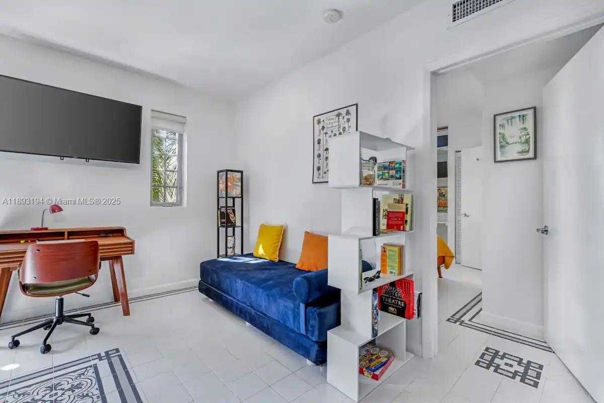 Small Image of 435 21ST ST #311, Miami Beach Number 5