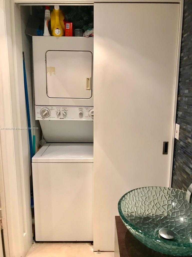 Small Image of 540 BRICKELL KEY DR #522, Miami Number 16