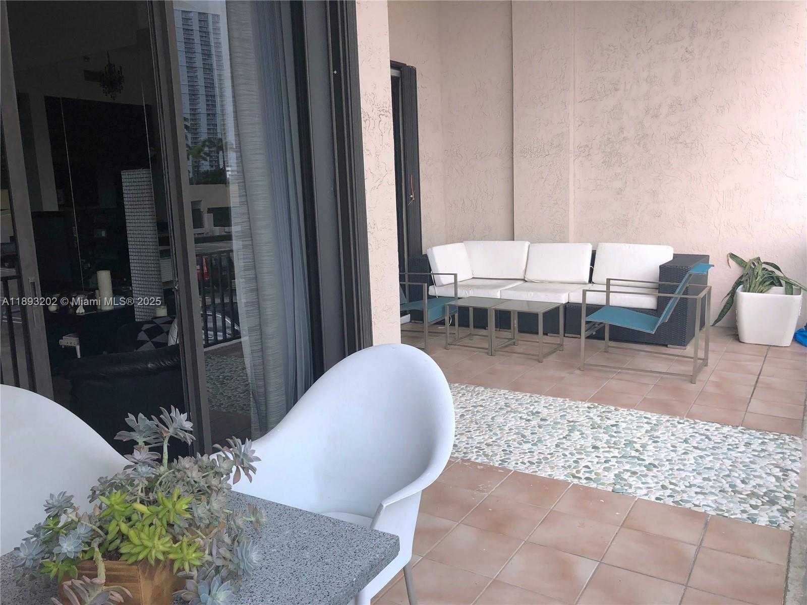 Small Image of 540 BRICKELL KEY DR #522, Miami Number 2