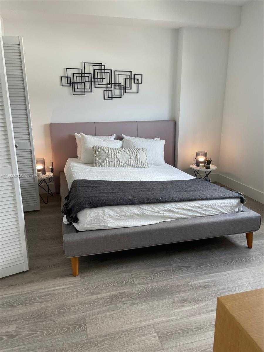 Small Image of 540 BRICKELL KEY DR #522, Miami Number 3