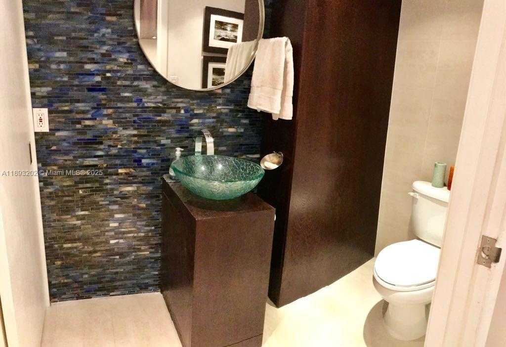 Small Image of 540 BRICKELL KEY DR #522, Miami Number 4