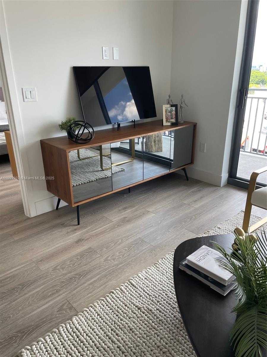 Small Image of 540 BRICKELL KEY DR #522, Miami Number 9