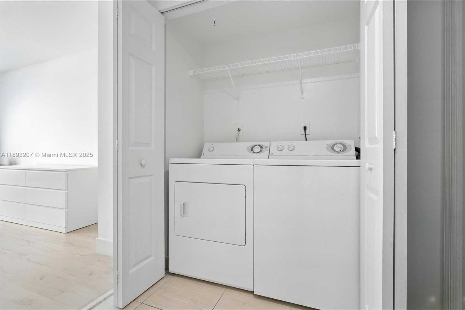 Small Image of 1155 BRICKELL BAY DR #703, Miami Number 11