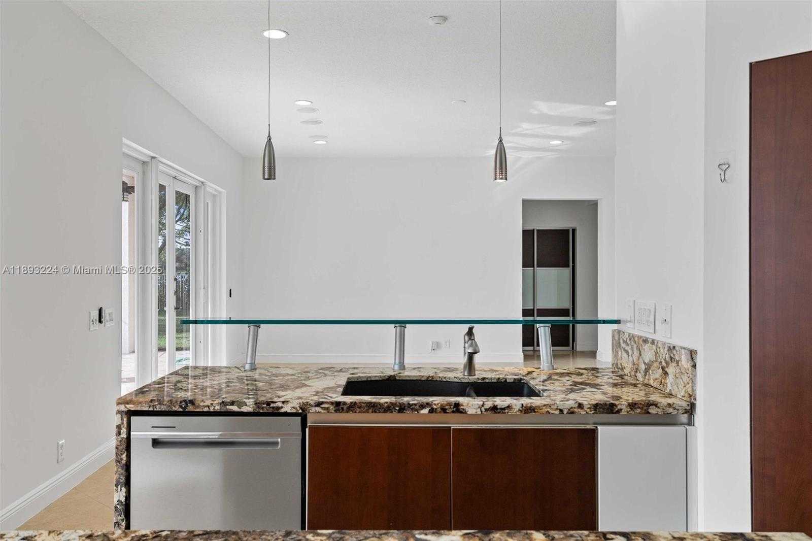 Small Image of 926 MARINA DR #926, Weston Number 13