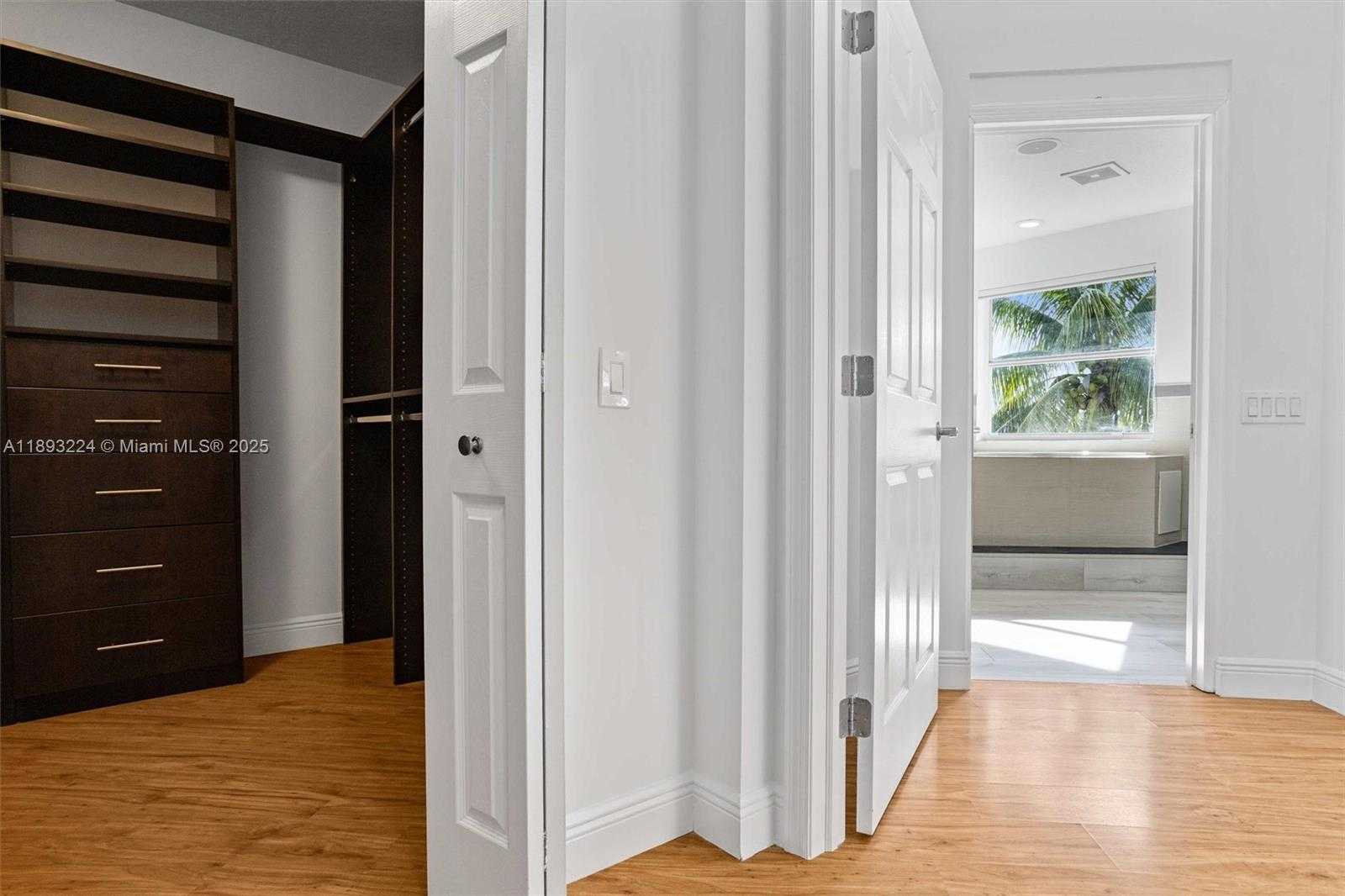 Small Image of 926 MARINA DR #926, Weston Number 35