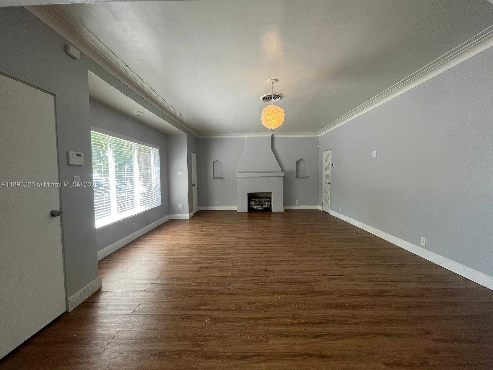 Small Image of 1637 JACKSON ST #1-3, Hollywood Number 13