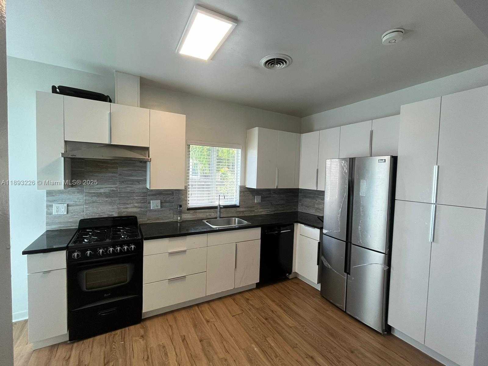 Small Image of 1637 JACKSON ST #1-3, Hollywood Number 7