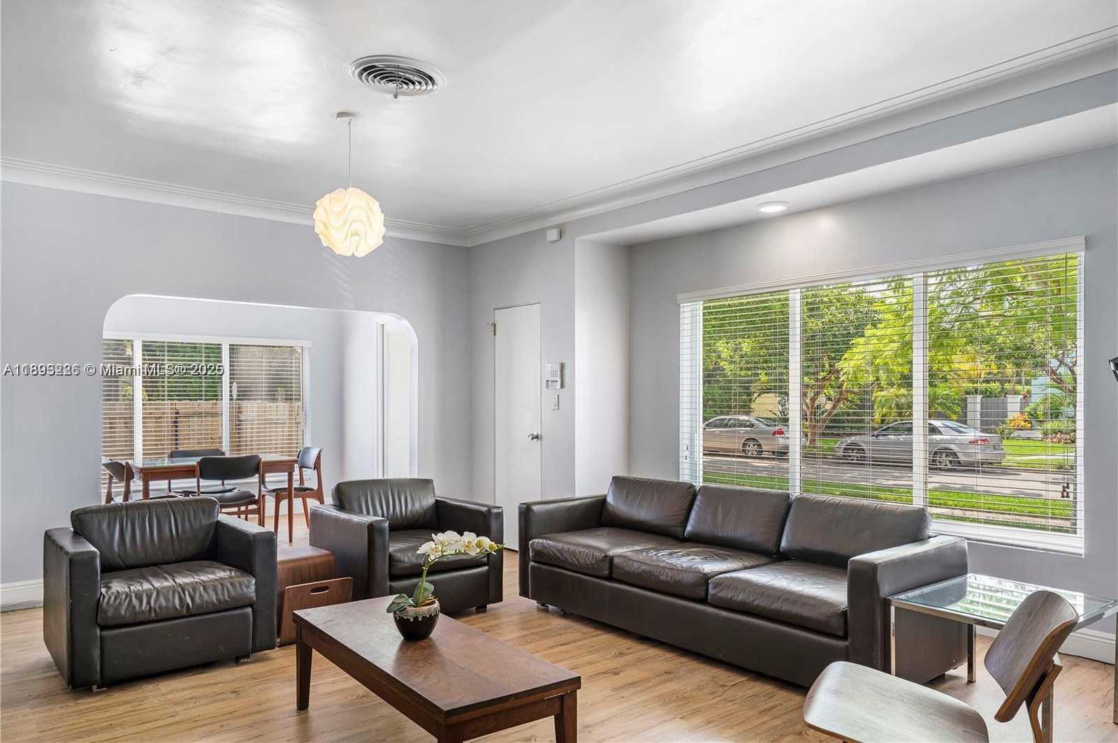 Small Image of 1637 JACKSON ST #1-3, Hollywood Number 9