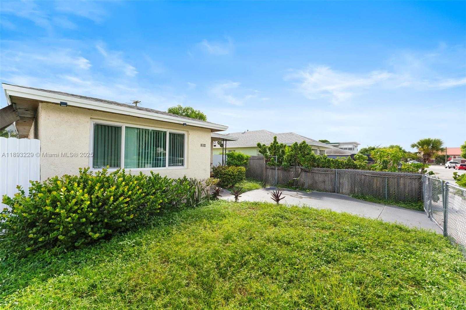 Small Image of 1032 18TH ST, West Palm Beach Number 2
