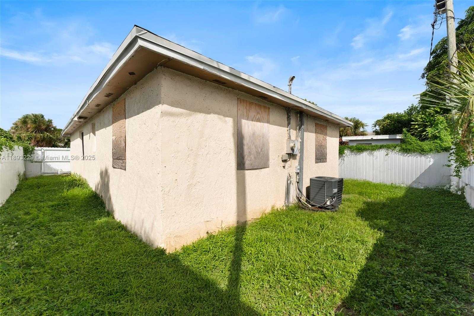Small Image of 1032 18TH ST, West Palm Beach Number 3