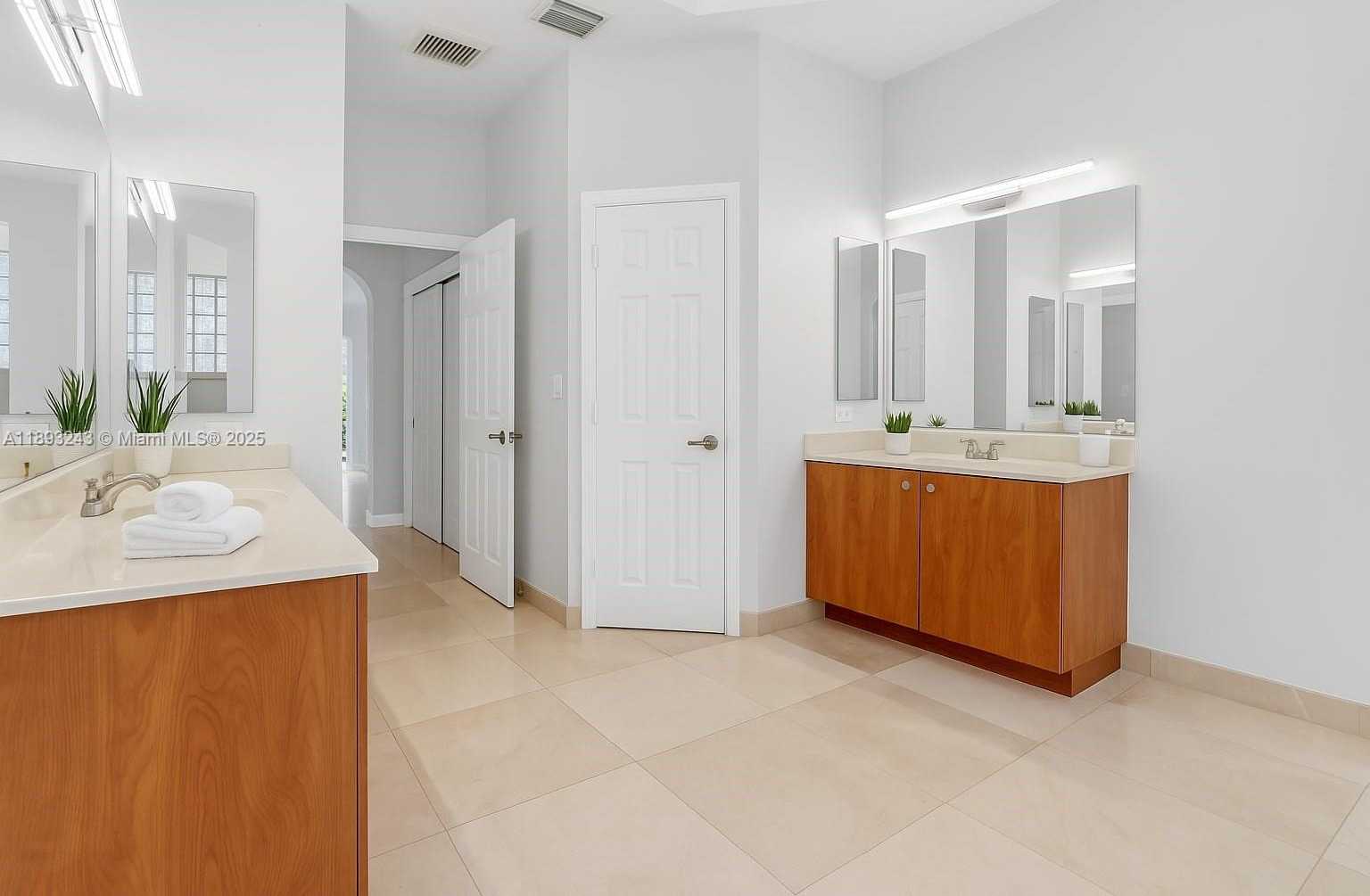Small Image of 14032 NORTH WEST 15TH DR, Pembroke Pines Number 16