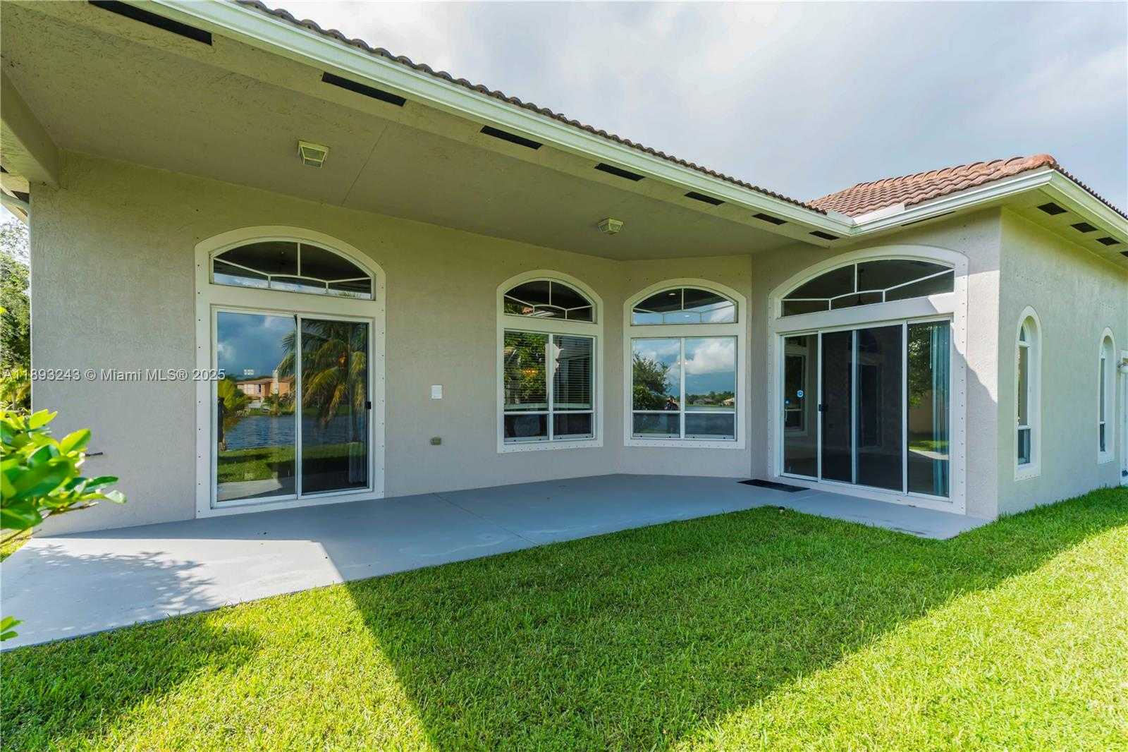 Small Image of 14032 NORTH WEST 15TH DR, Pembroke Pines Number 32