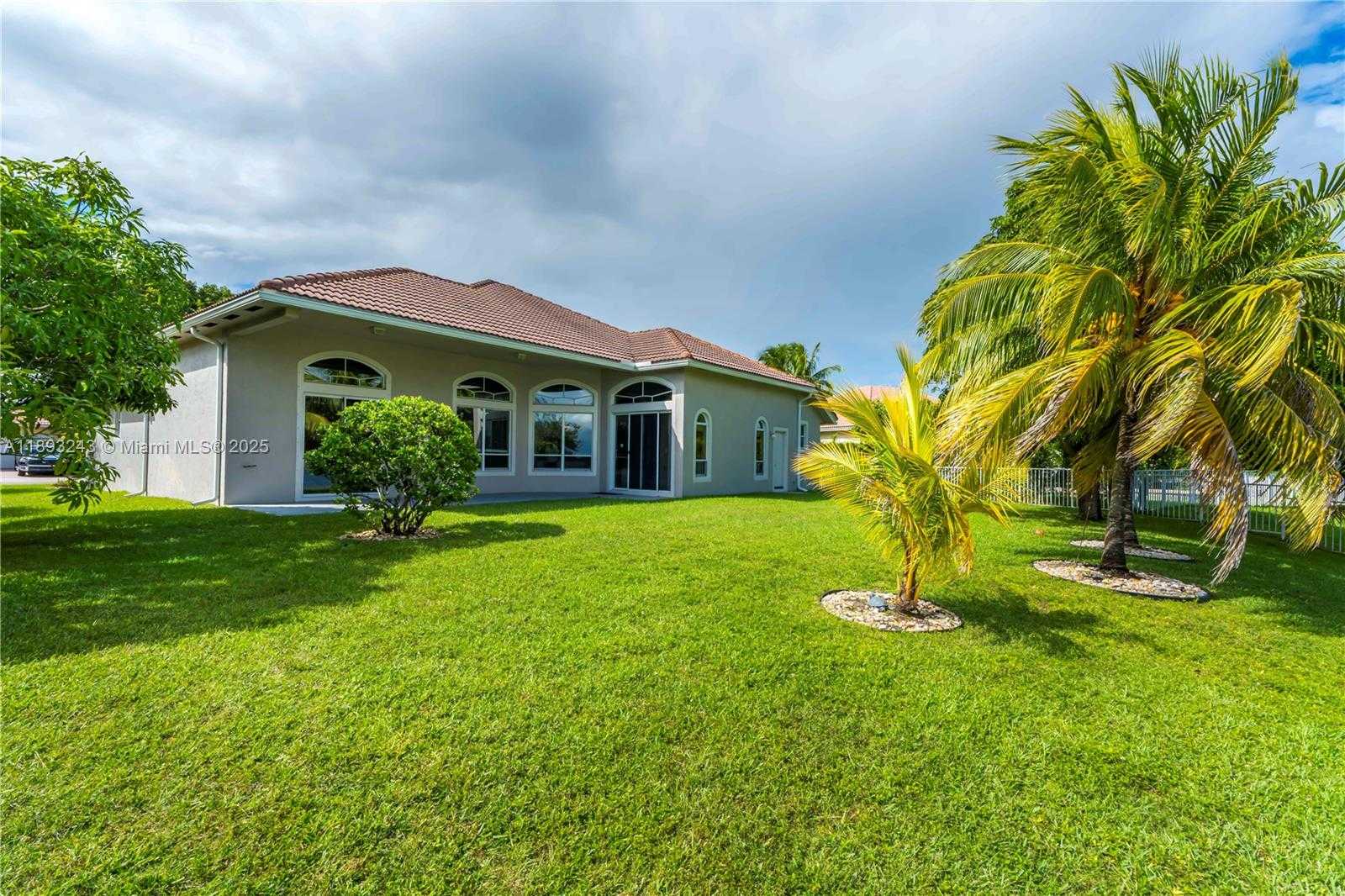 Small Image of 14032 NORTH WEST 15TH DR, Pembroke Pines Number 47