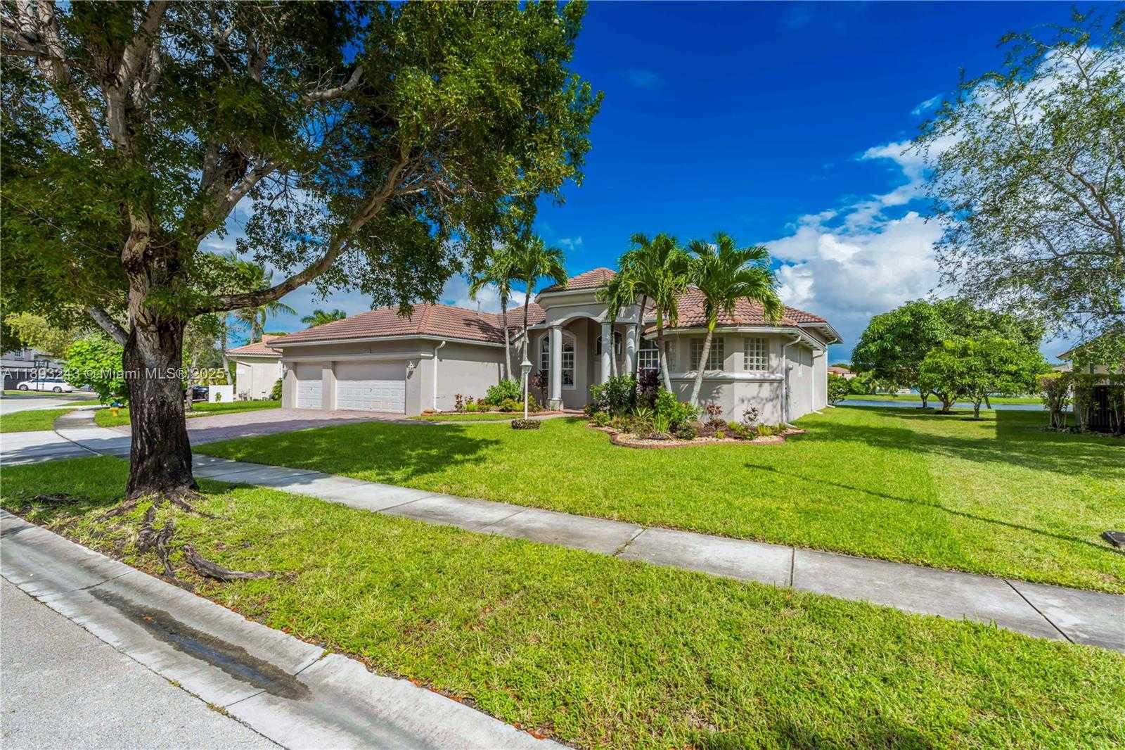 Small Image of 14032 NORTH WEST 15TH DR, Pembroke Pines Number 53