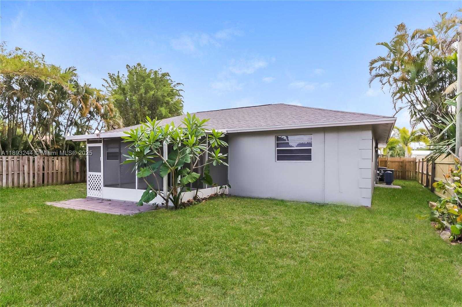 Small Image of 6461 SOUTH WEST 16TH CT, North Lauderdale Number 15