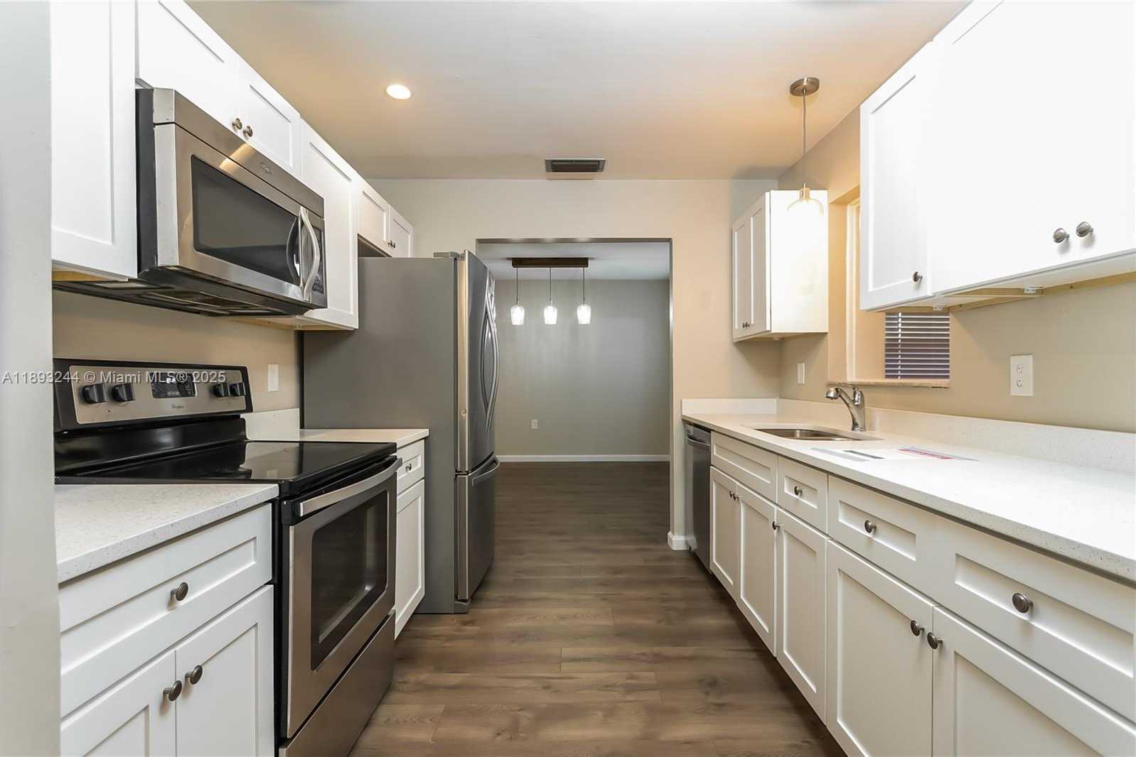 Small Image of 6461 SOUTH WEST 16TH CT, North Lauderdale Number 7