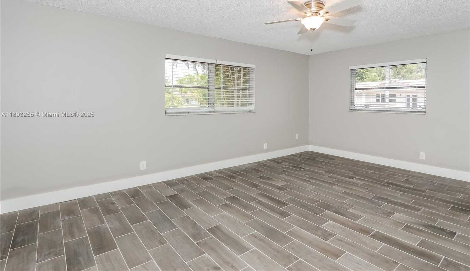 Small Image of 11041 GLENWOOD DR, Coral Springs Number 10