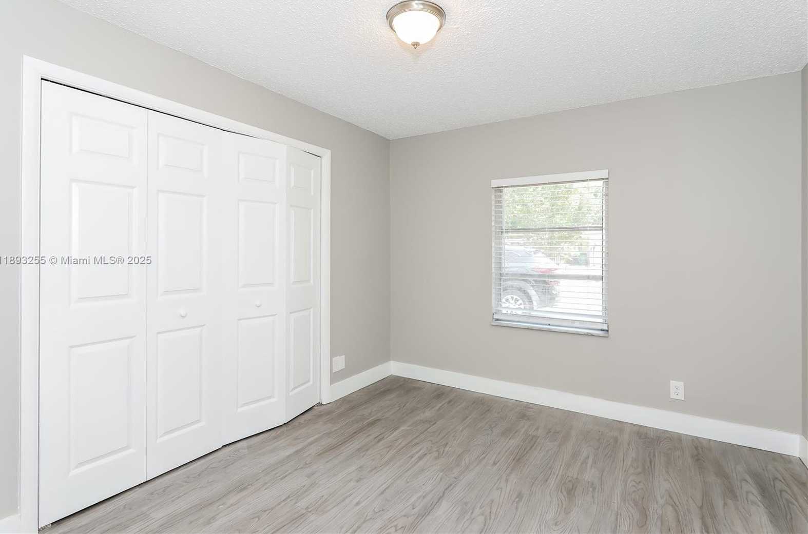 Small Image of 11041 GLENWOOD DR, Coral Springs Number 14