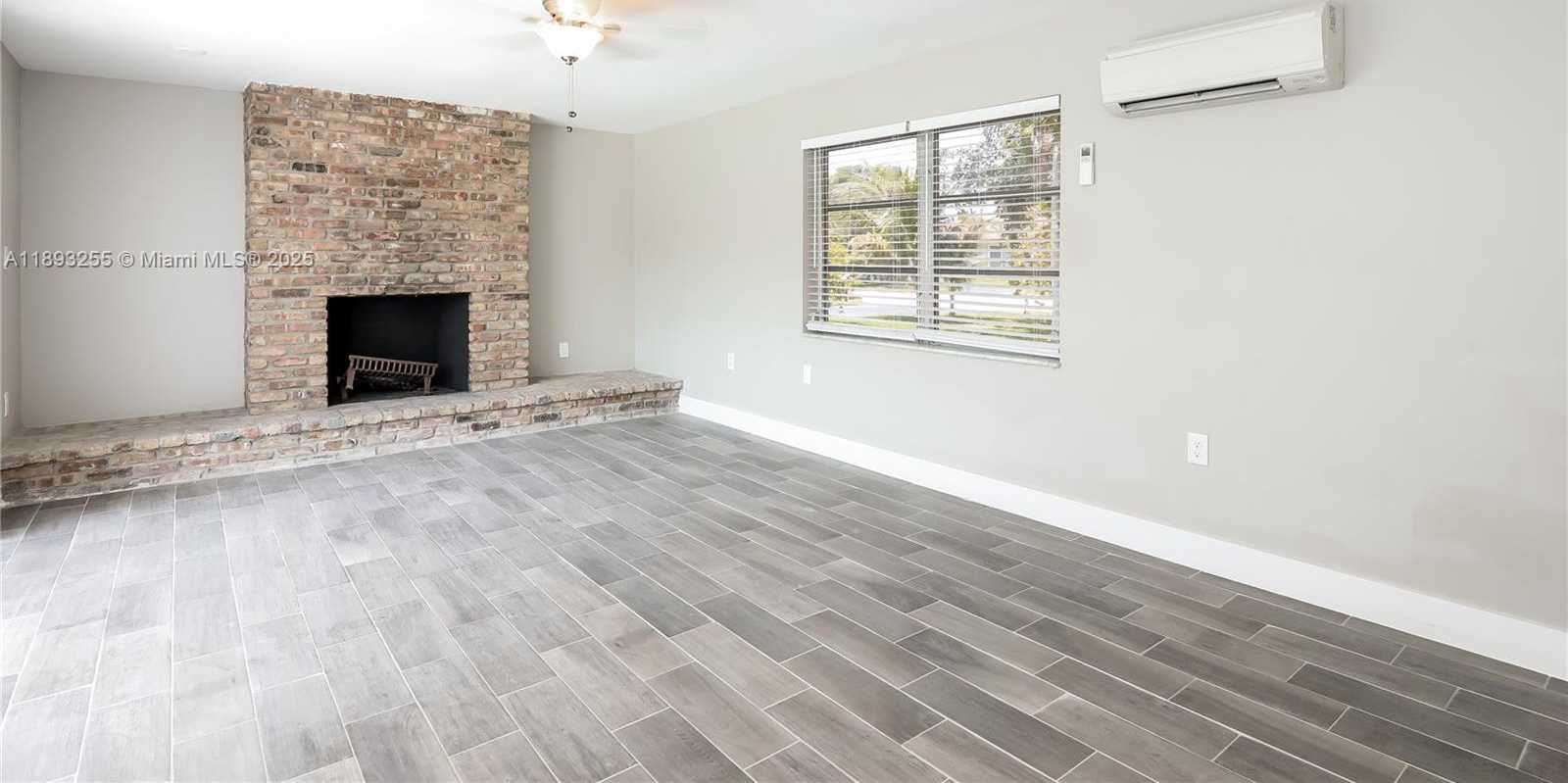 Small Image of 11041 GLENWOOD DR, Coral Springs Number 3
