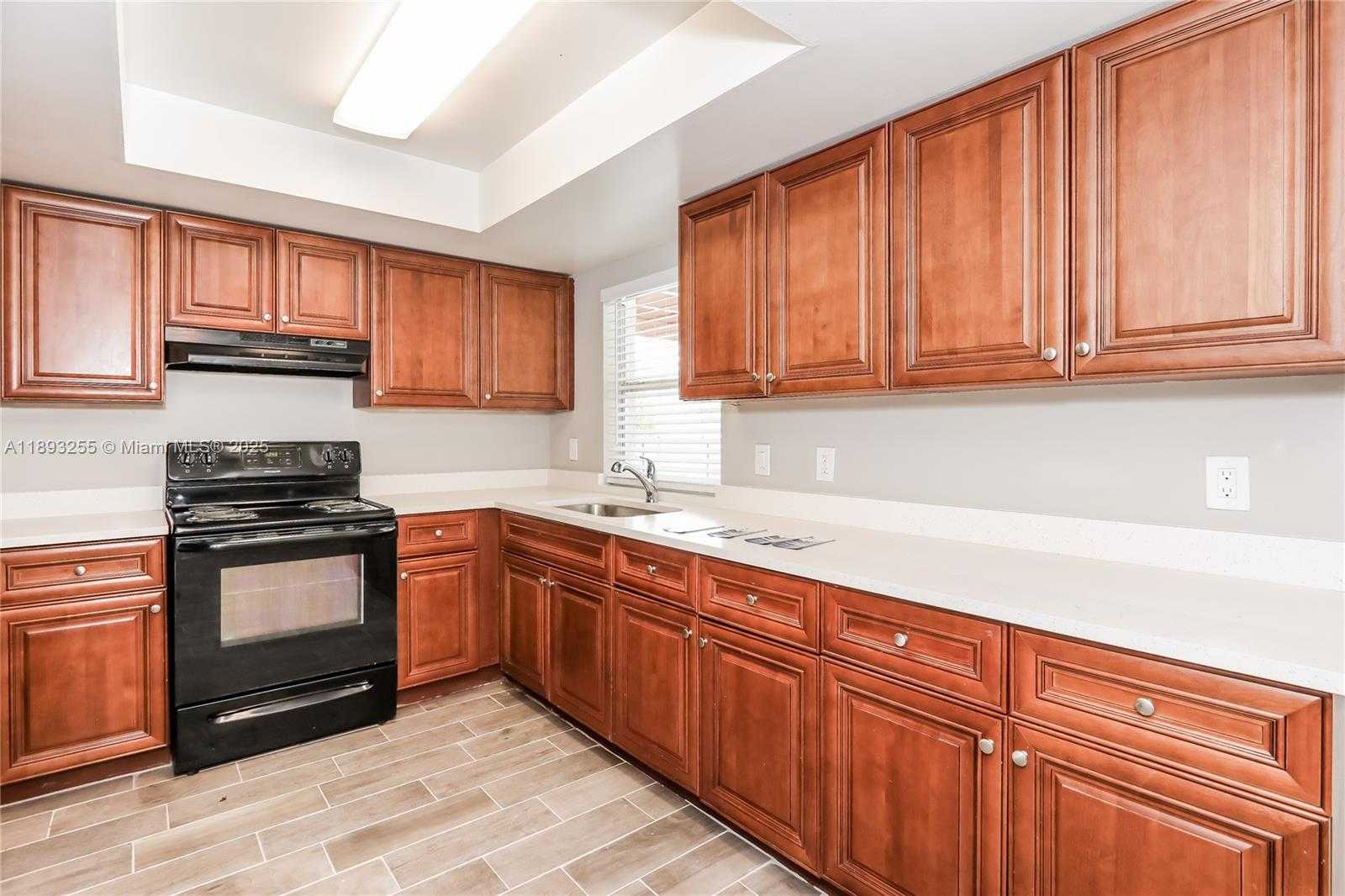 Small Image of 11041 GLENWOOD DR, Coral Springs Number 8