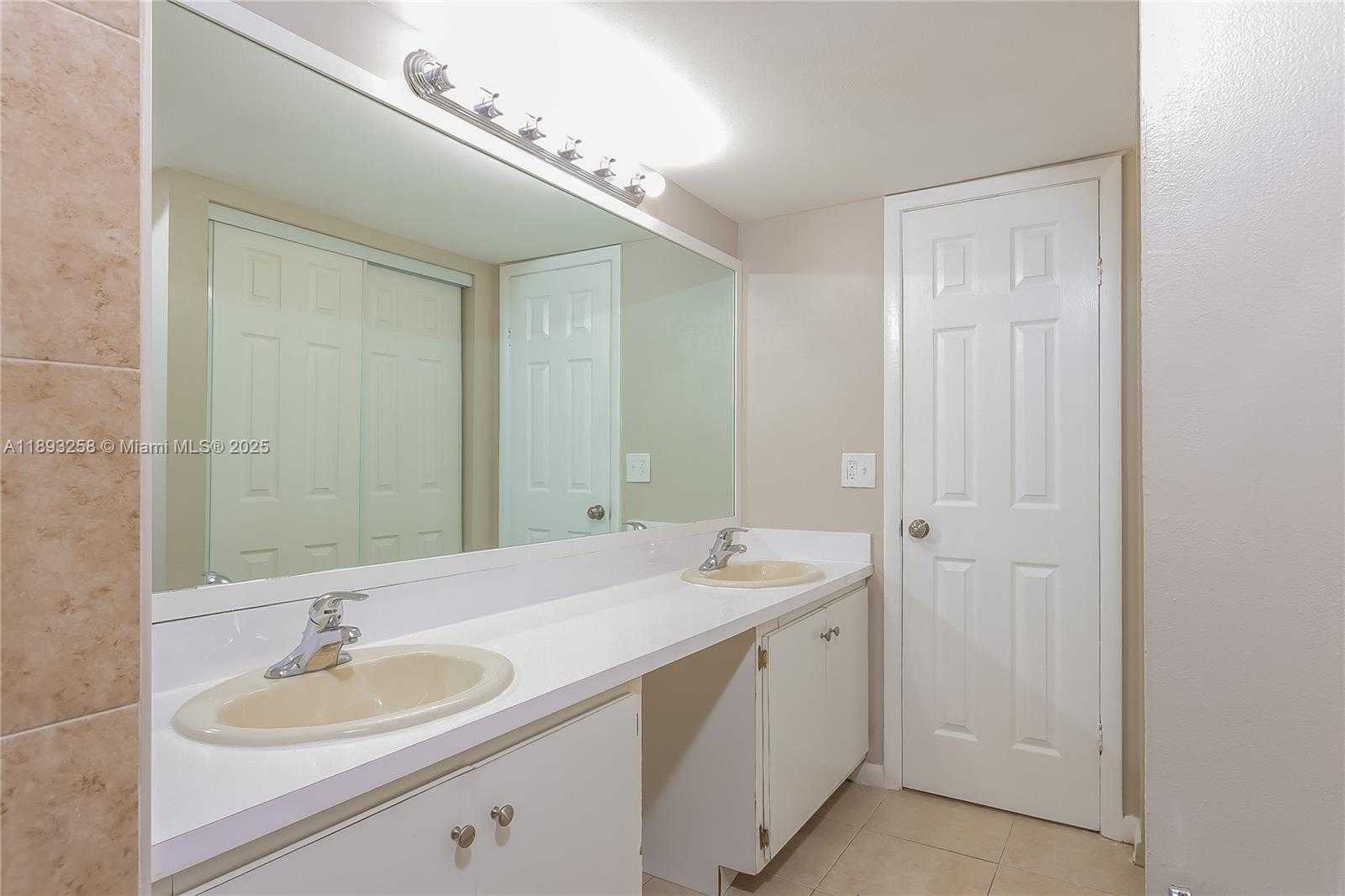 Small Image of 4011 PALM BAY CIR #A, West Palm Beach Number 8