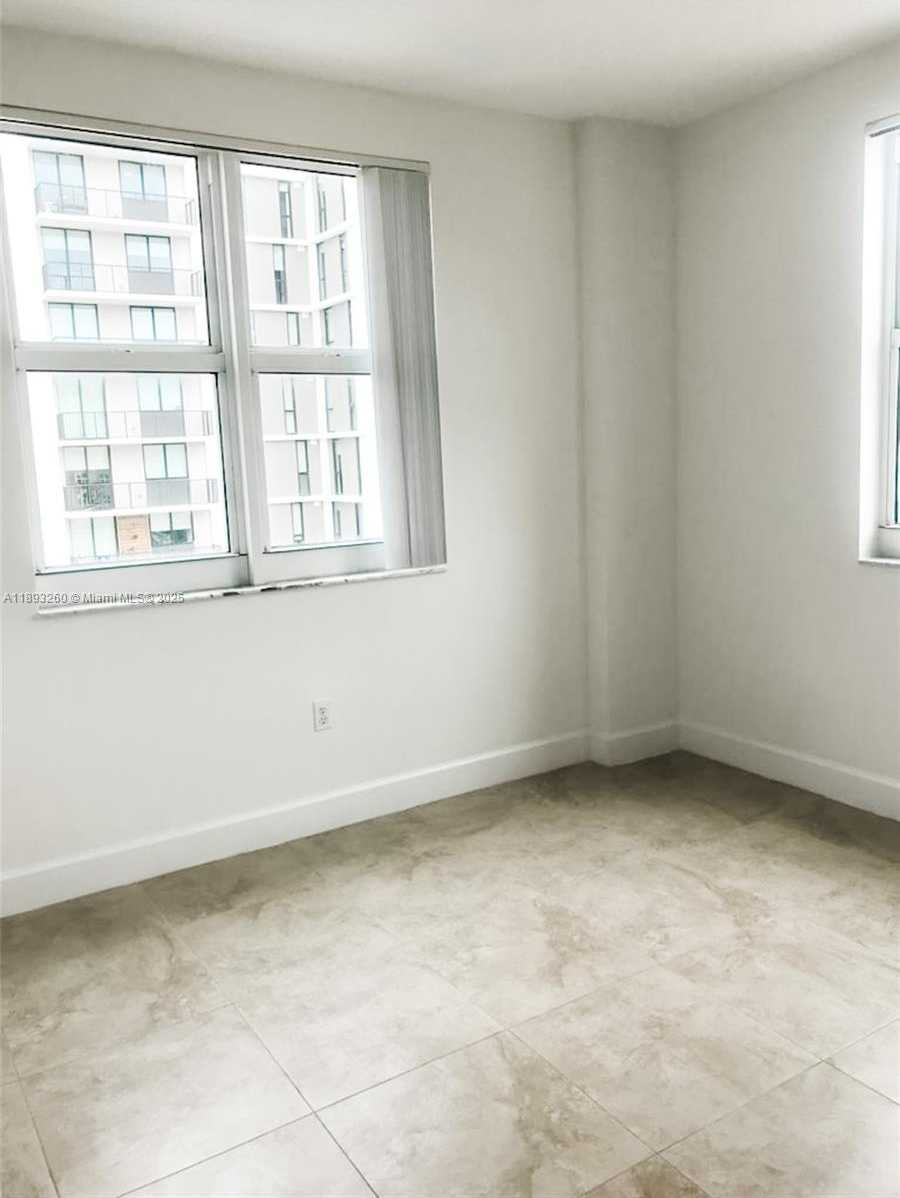 Small Image of 50 MENORES AVE #731, Coral Gables Number 11
