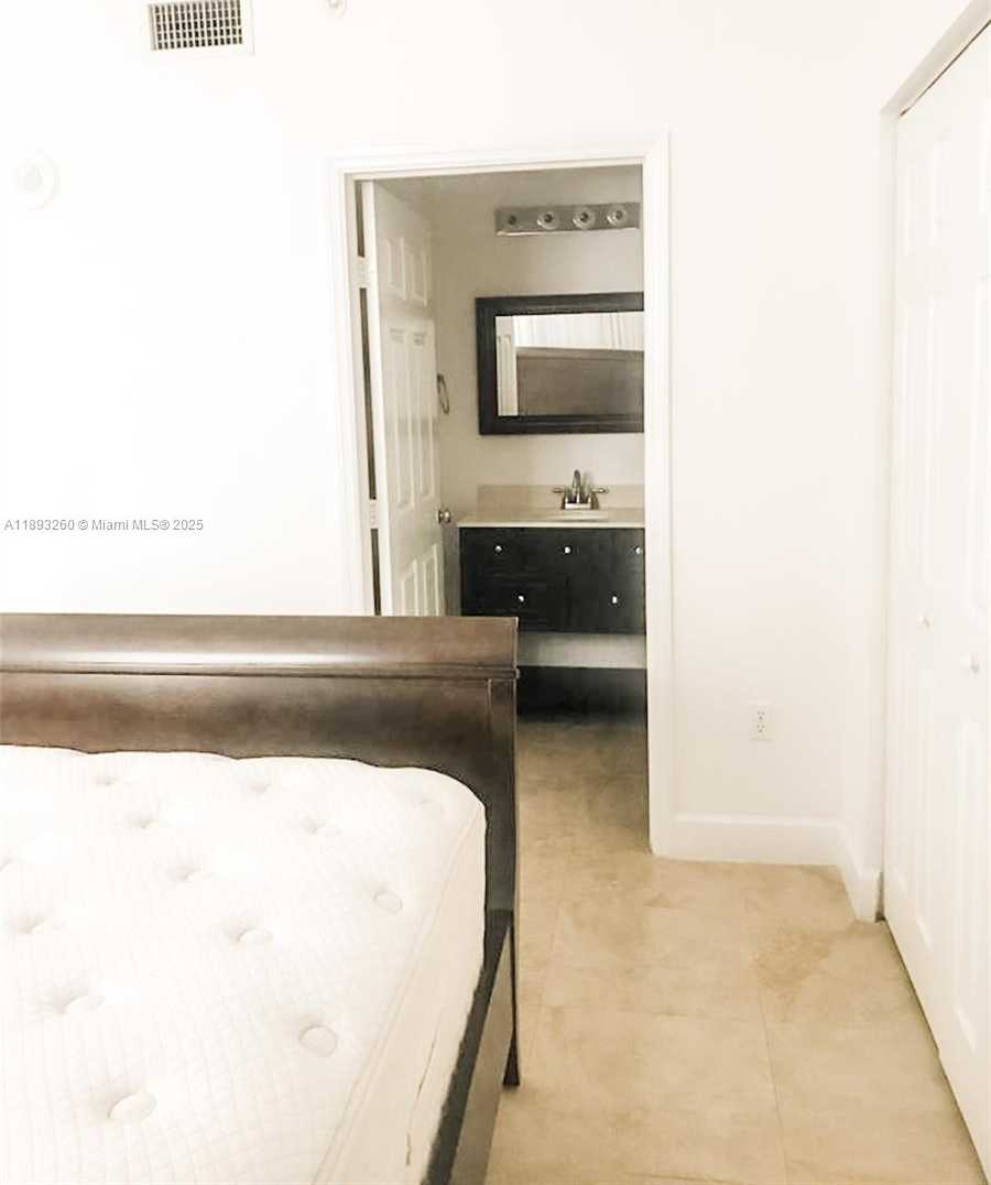 Small Image of 50 MENORES AVE #731, Coral Gables Number 12