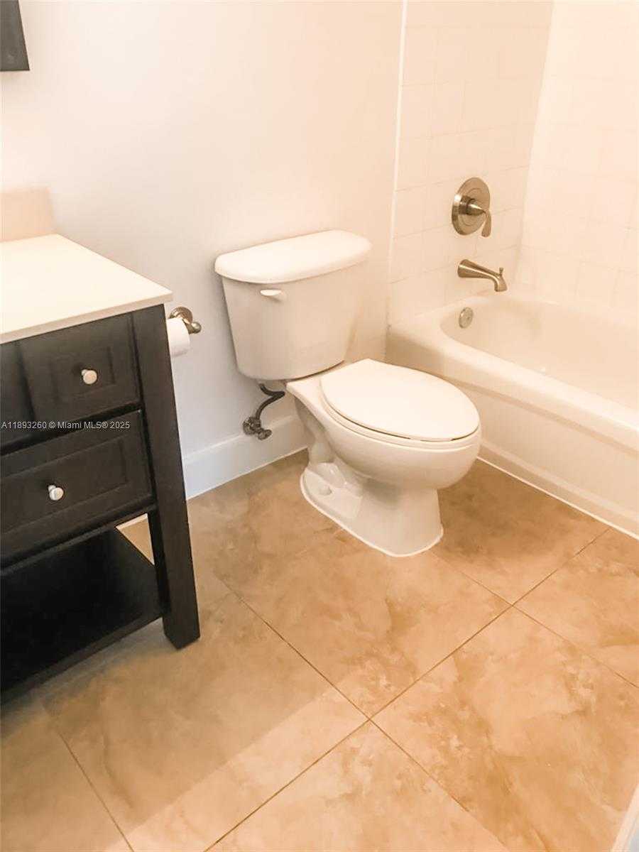 Small Image of 50 MENORES AVE #731, Coral Gables Number 14
