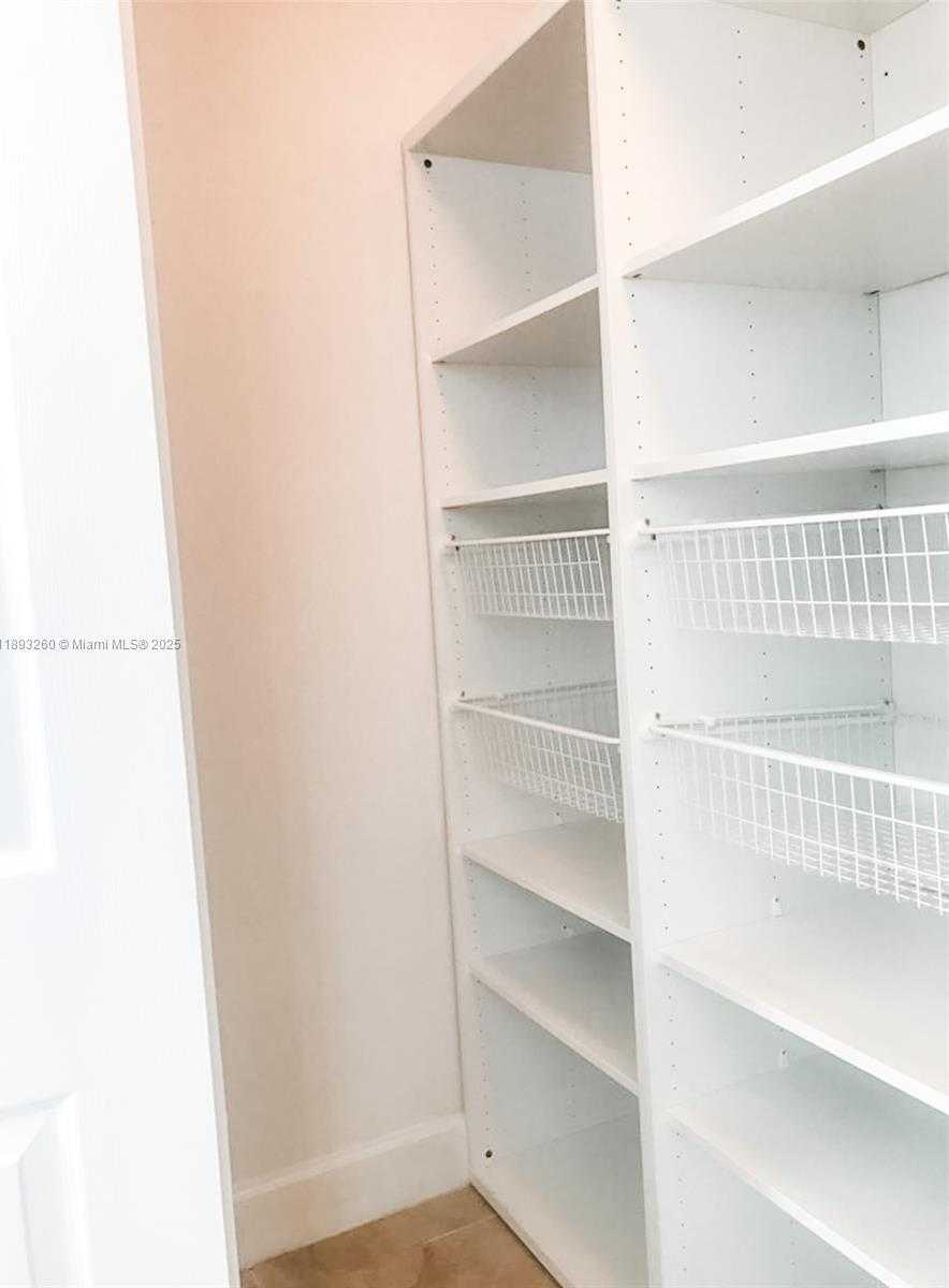 Small Image of 50 MENORES AVE #731, Coral Gables Number 18