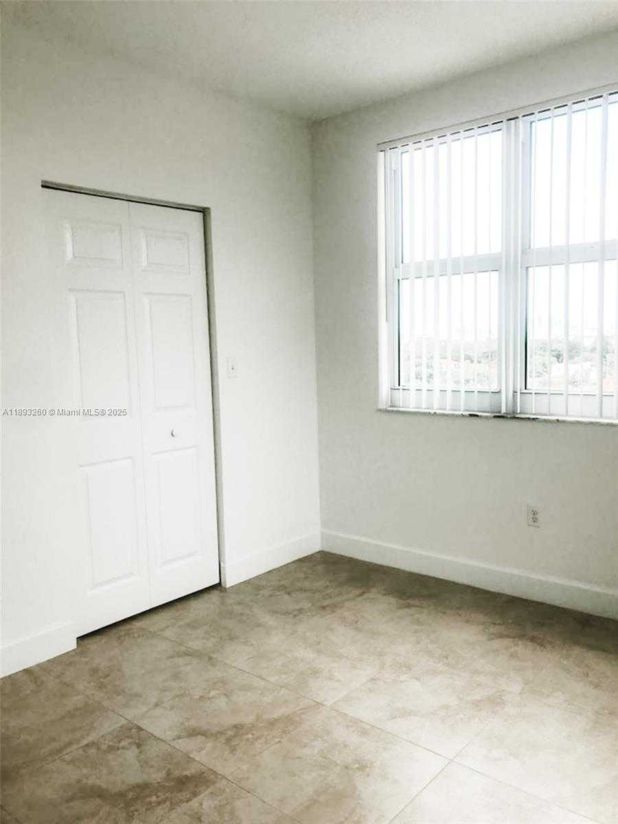 Small Image of 50 MENORES AVE #731, Coral Gables Number 22