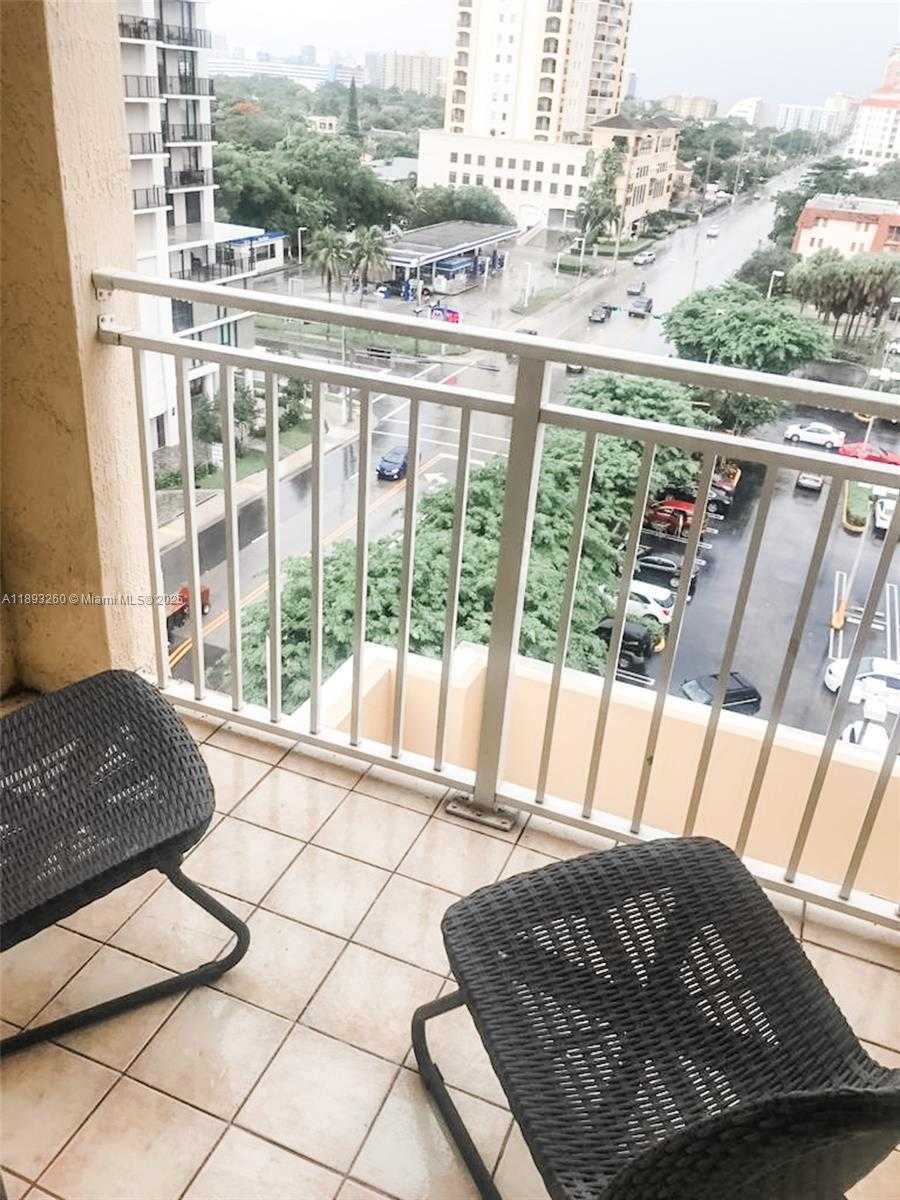 Small Image of 50 MENORES AVE #731, Coral Gables Number 24