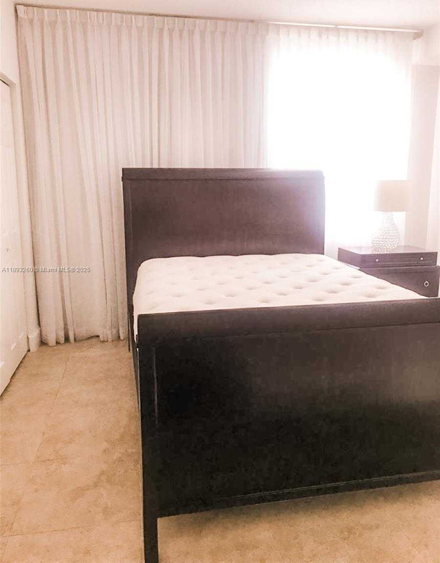 Small Image of 50 MENORES AVE #731, Coral Gables Number 26
