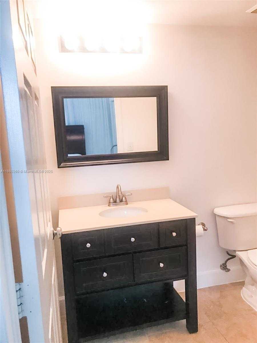 Small Image of 50 MENORES AVE #731, Coral Gables Number 27