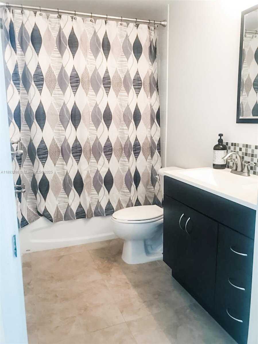 Small Image of 50 MENORES AVE #731, Coral Gables Number 29