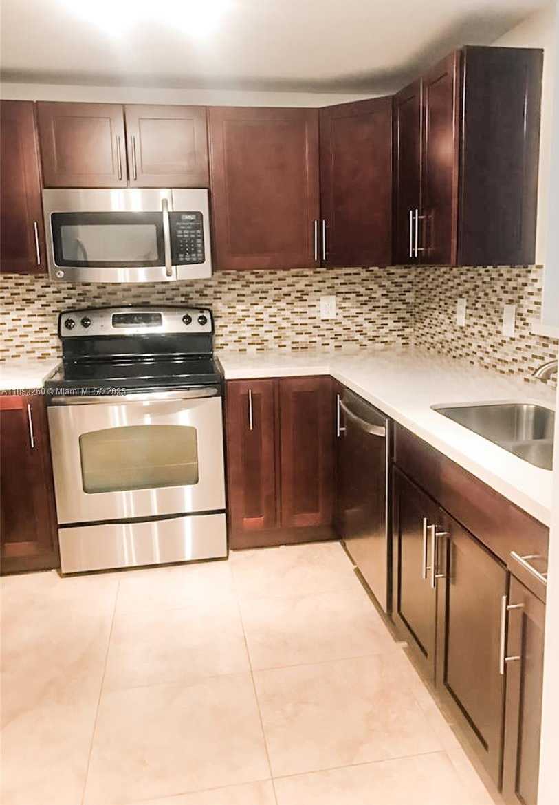 Small Image of 50 MENORES AVE #731, Coral Gables Number 36
