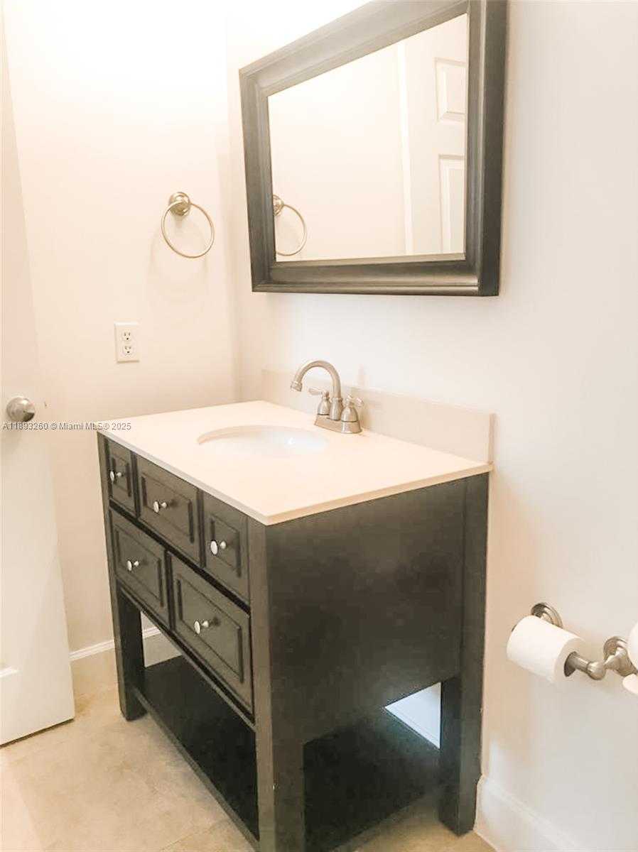 Small Image of 50 MENORES AVE #731, Coral Gables Number 9