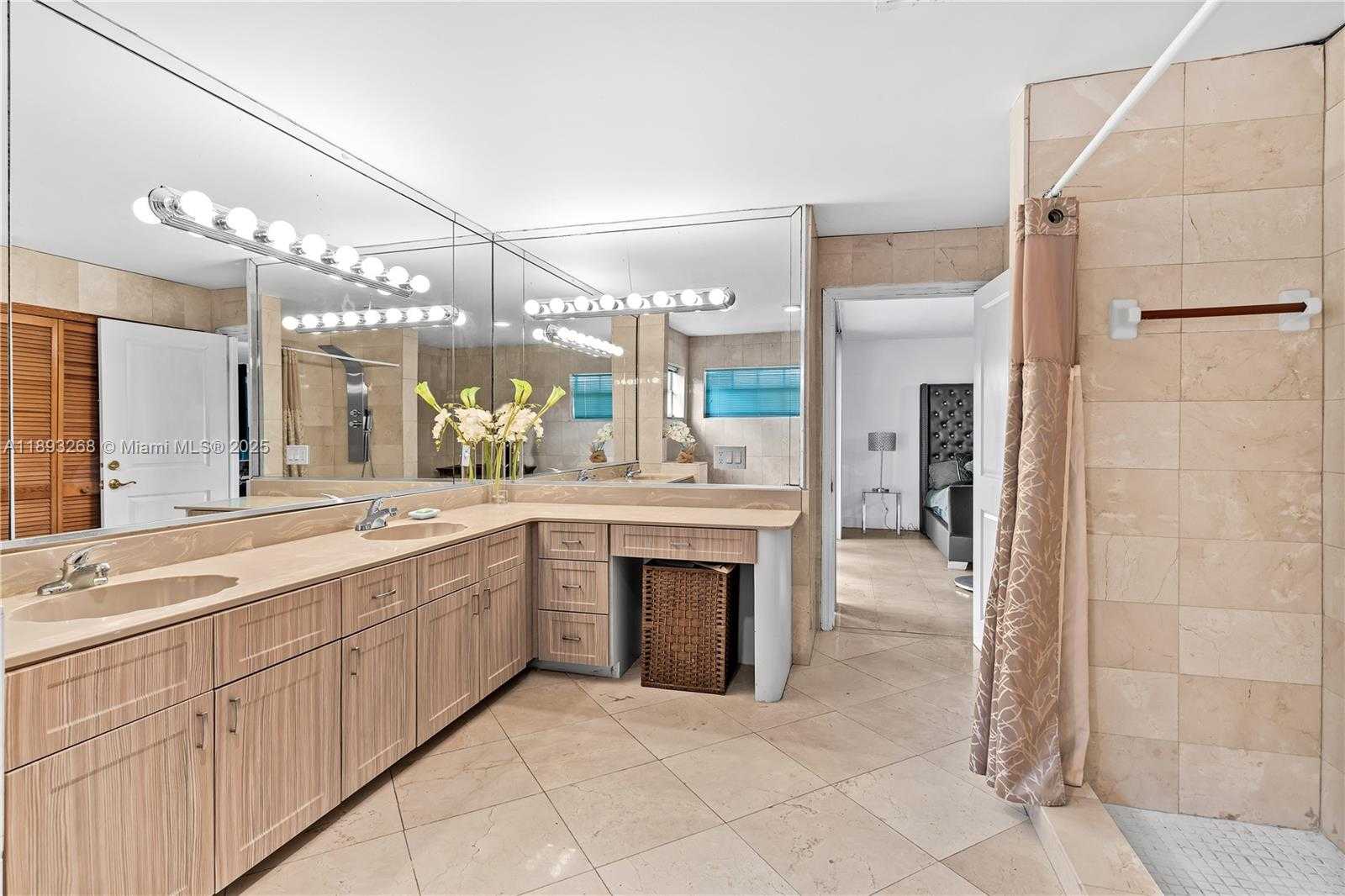 Small Image of 8909 SOUTH WEST 108TH CIR CT, Miami Number 15