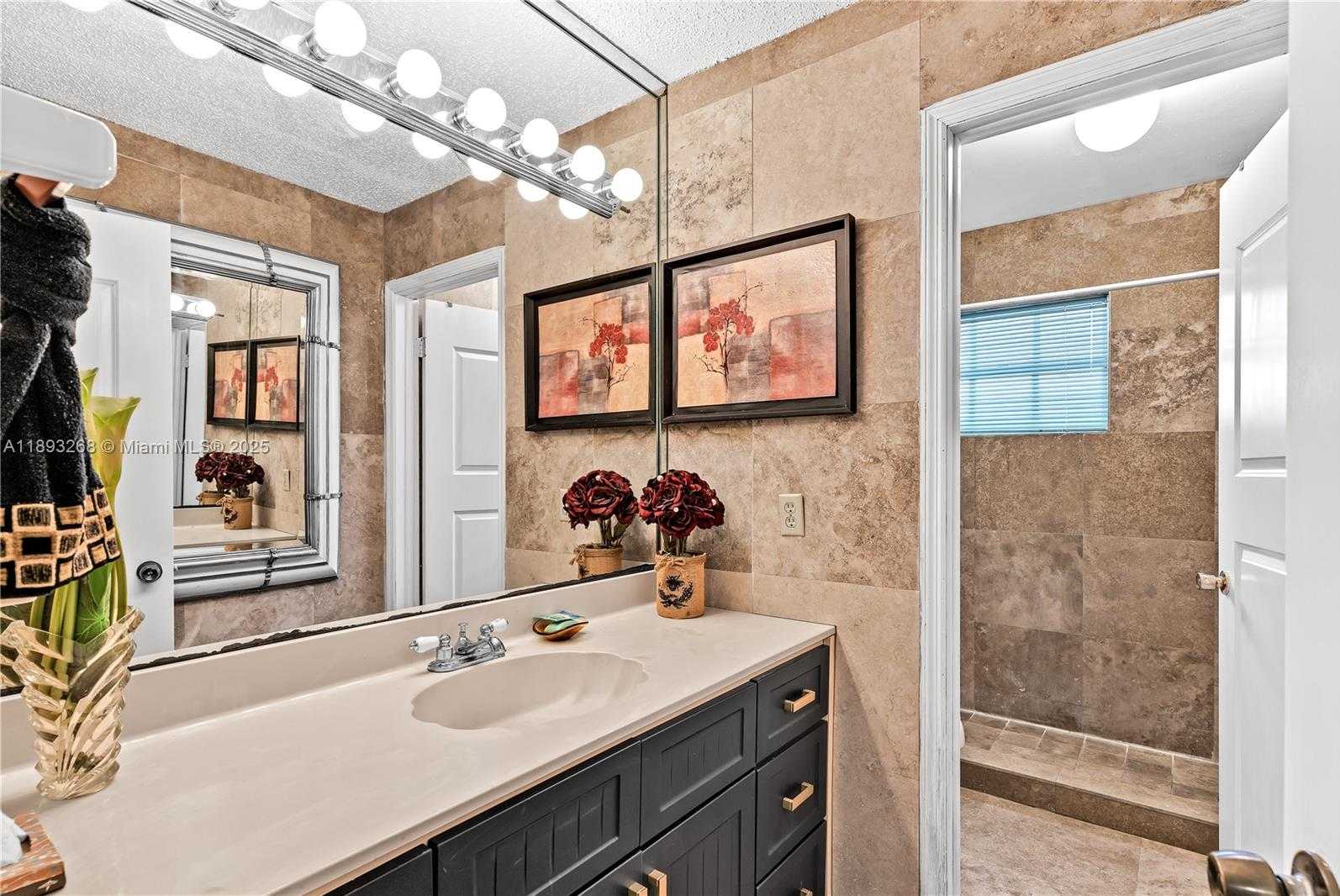 Small Image of 8909 SOUTH WEST 108TH CIR CT, Miami Number 16
