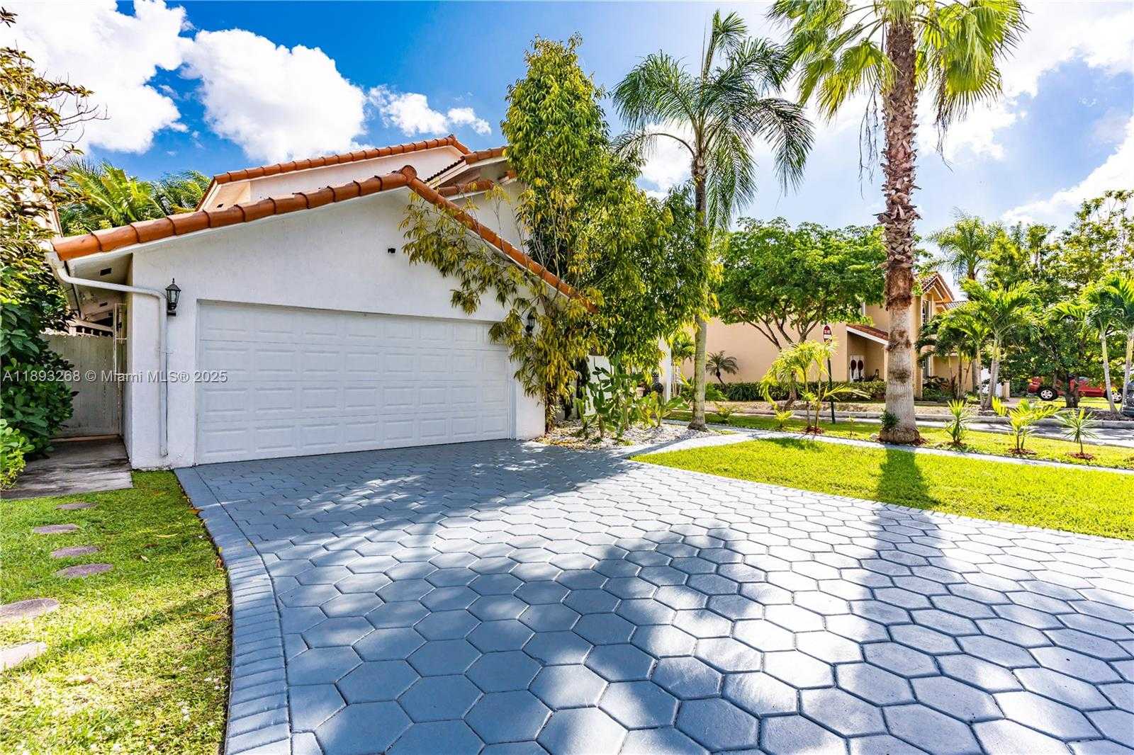 Small Image of 8909 SOUTH WEST 108TH CIR CT, Miami Number 2