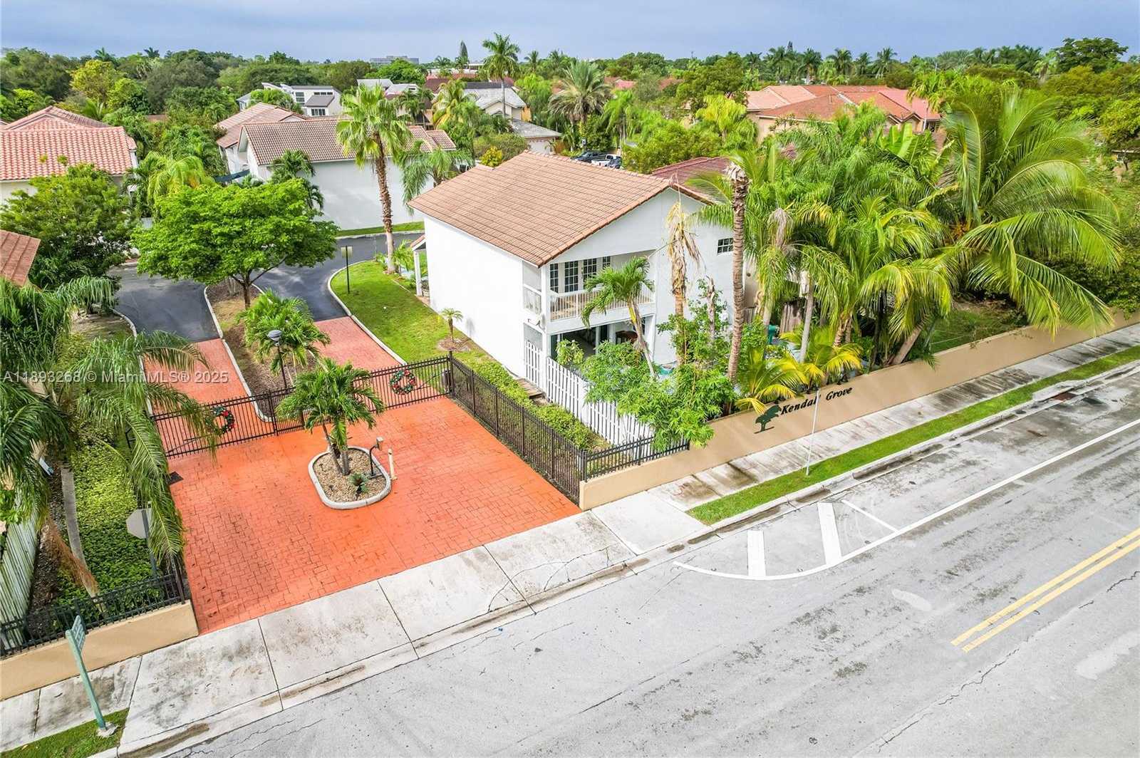 Small Image of 8909 SOUTH WEST 108TH CIR CT, Miami Number 27