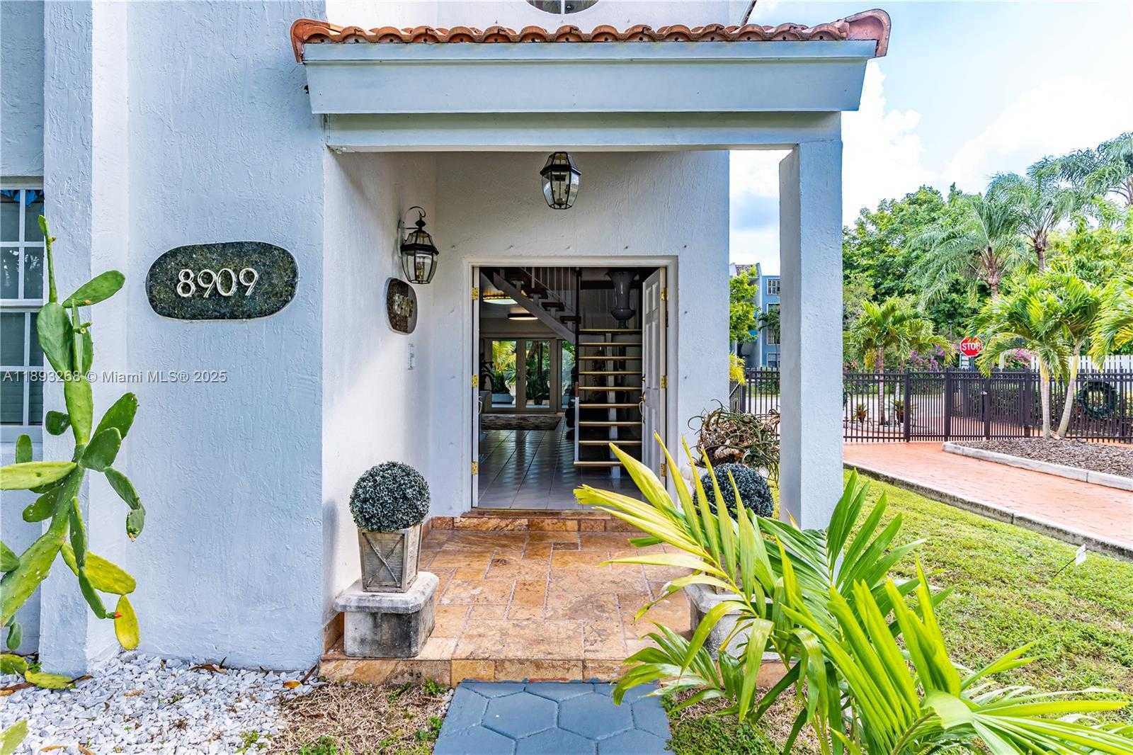 Small Image of 8909 SOUTH WEST 108TH CIR CT, Miami Number 4