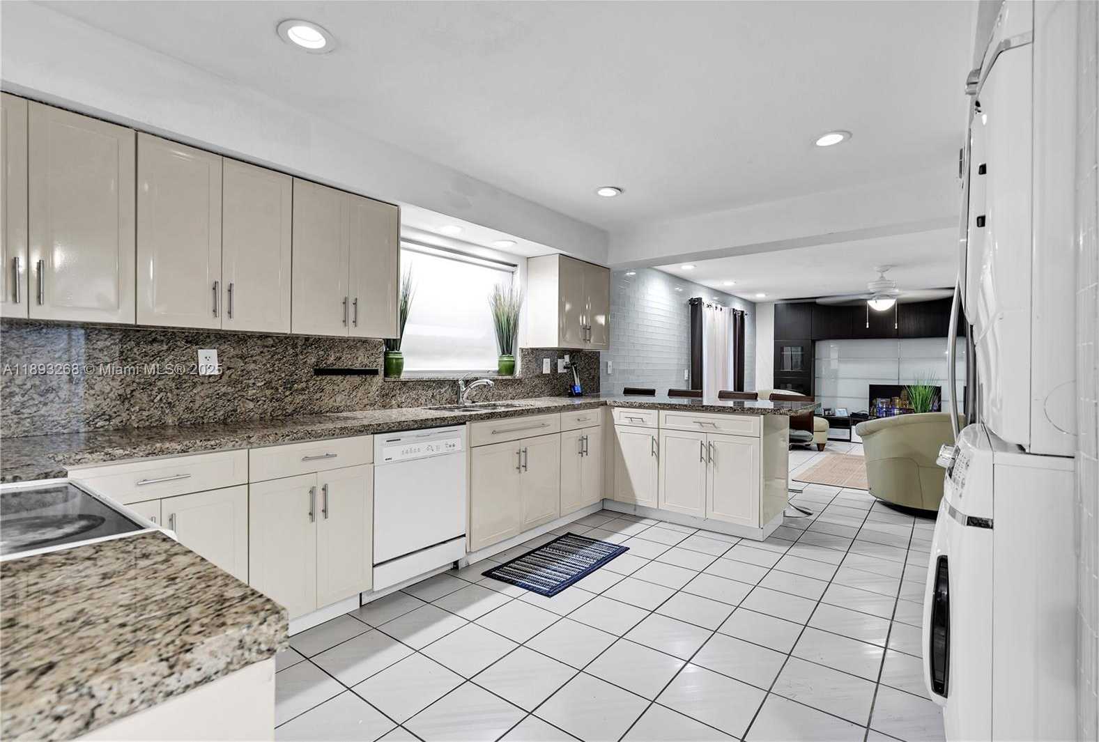 Small Image of 8909 SOUTH WEST 108TH CIR CT, Miami Number 7