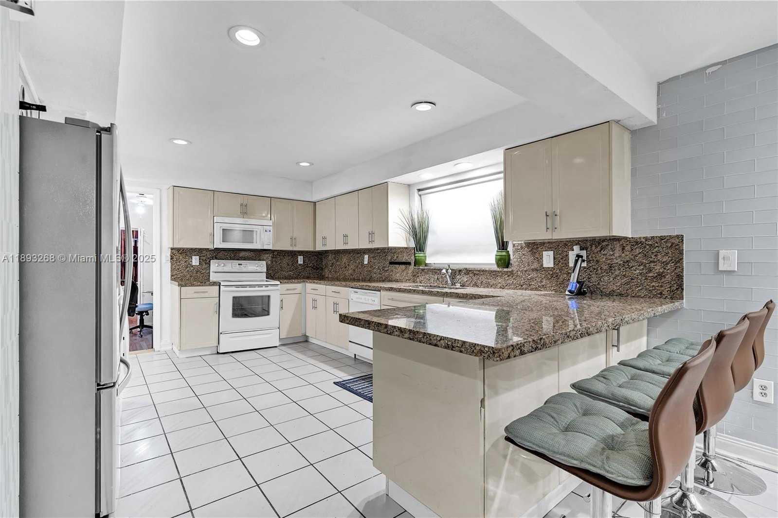Small Image of 8909 SOUTH WEST 108TH CIR CT, Miami Number 8