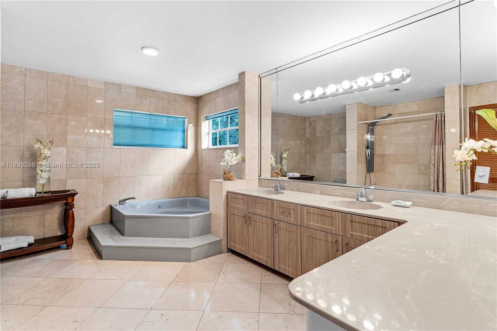 Small Image of 8909 SOUTH WEST 108TH CIR CT, Miami Number 9