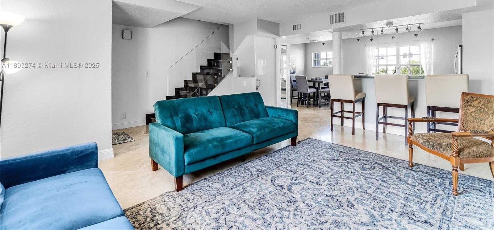 Small Image of 349 VIRGINIA ST, Hollywood Number 2