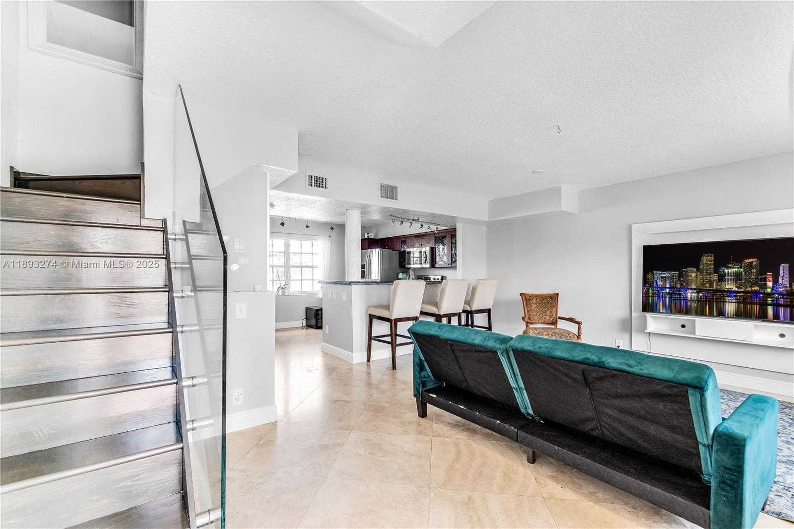 Small Image of 349 VIRGINIA ST, Hollywood Number 4