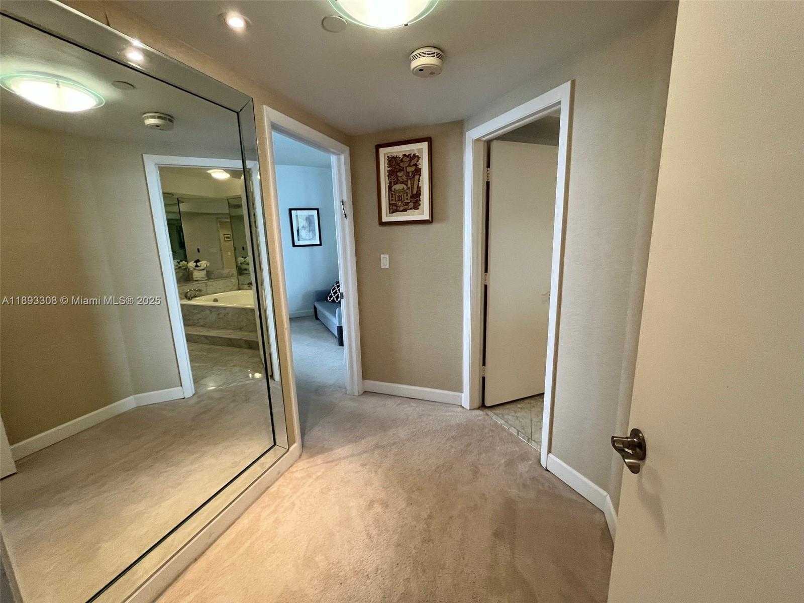 Small Image of 4000 ISLAND BL #1905, Aventura Number 12