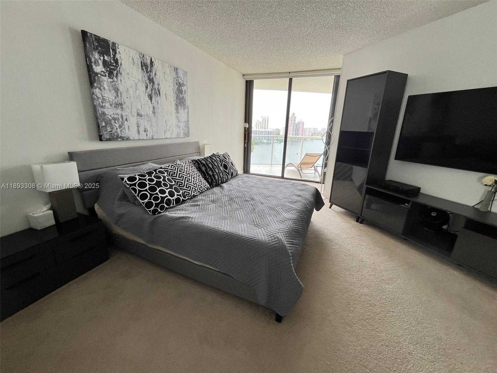 Small Image of 4000 ISLAND BL #1905, Aventura Number 13