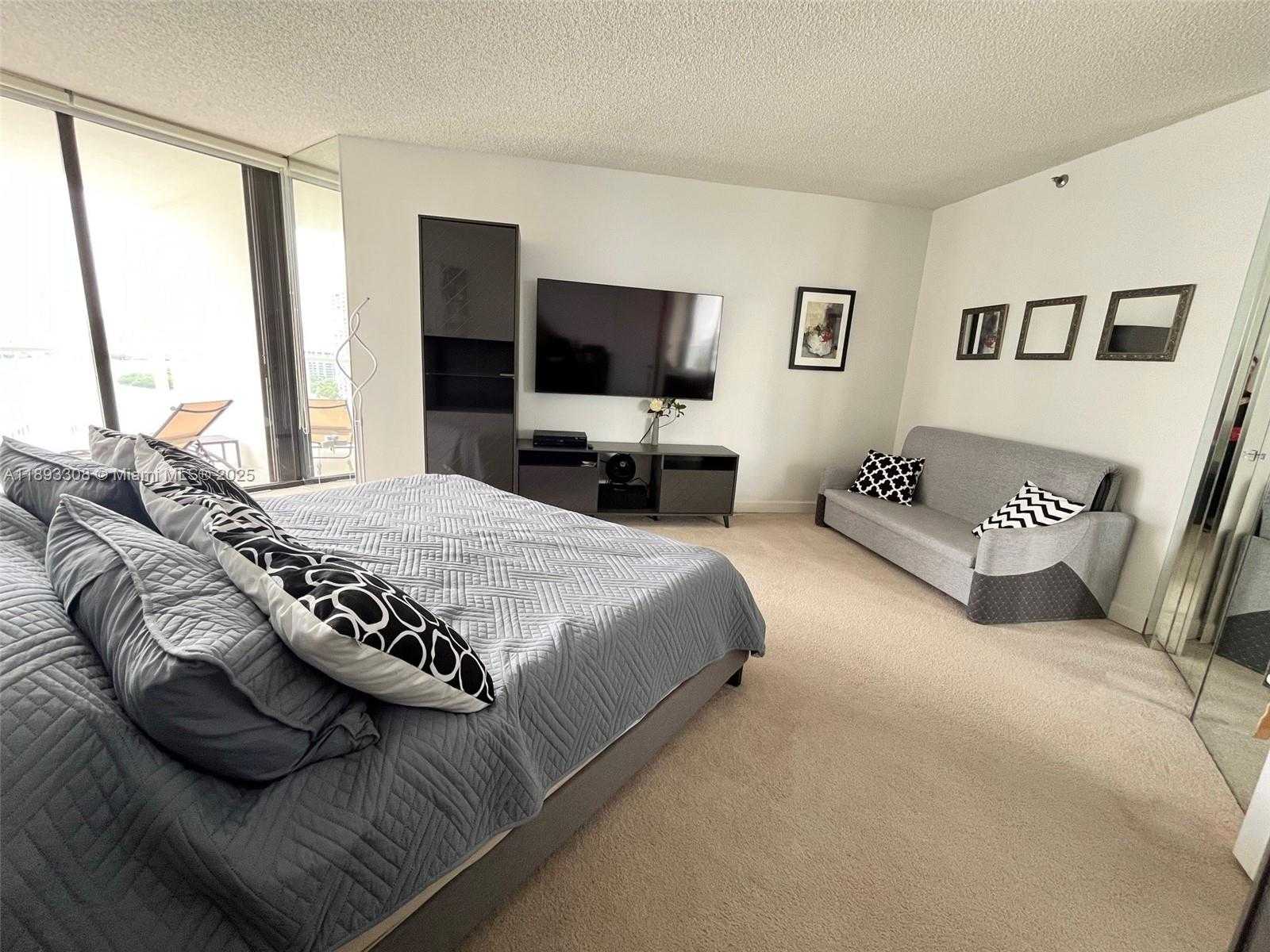Small Image of 4000 ISLAND BL #1905, Aventura Number 14